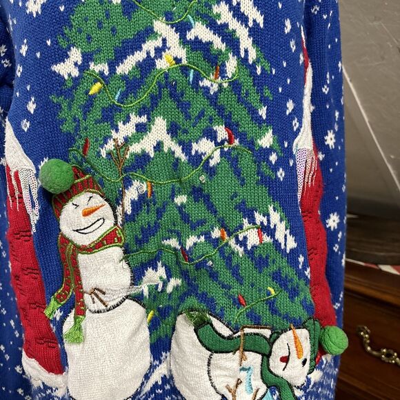 Ugly Christmas Sweater Tree Built-in‎ Light Bulbs Battery Back Missing size M - Picture 3 of 8